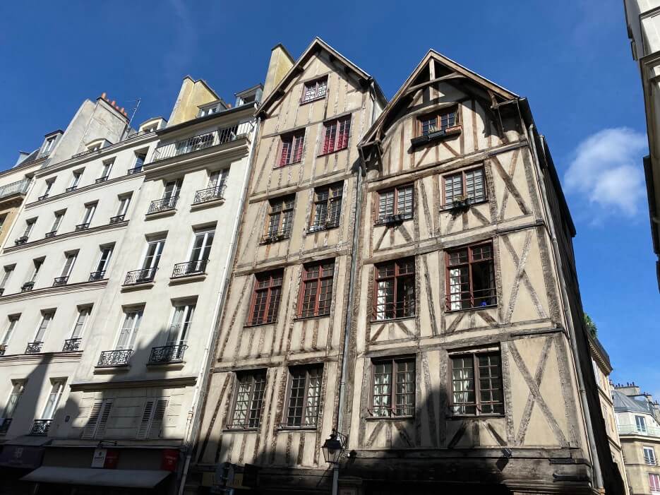 The building facade for the studio apartment for sale on rue Francois Miron