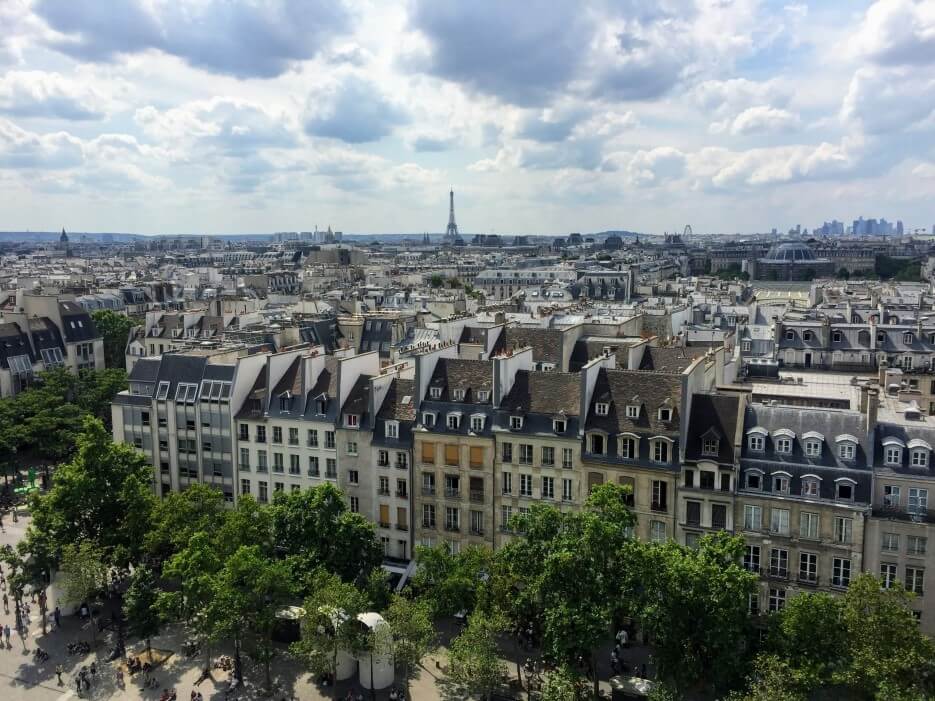 Bland colors of buildings in Paris