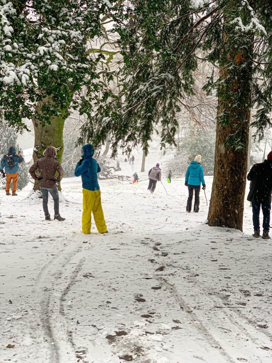 Skiing on the Buttes-Chaumont (photo by Linda Hervieux) http://www.lindahervieux.com