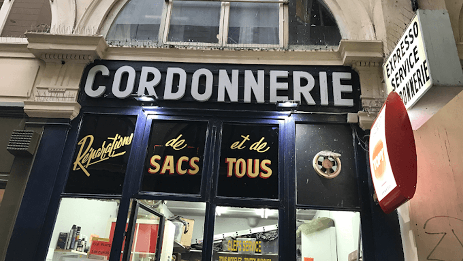 The Express Service storefront in Paris