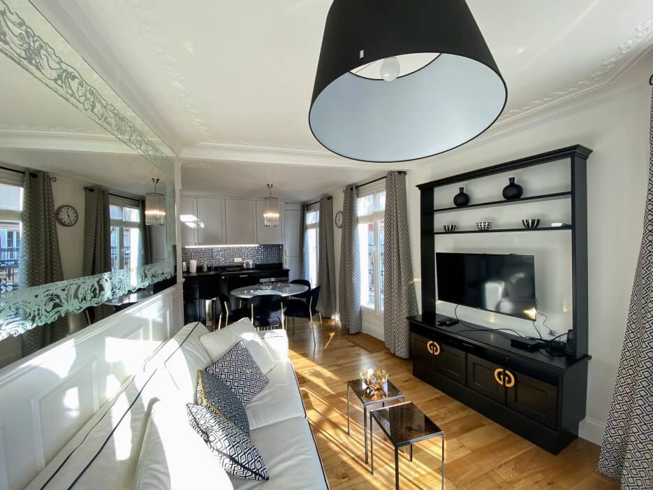 The living room area in the fractional property Les Balcons Saint-Paul in Paris
