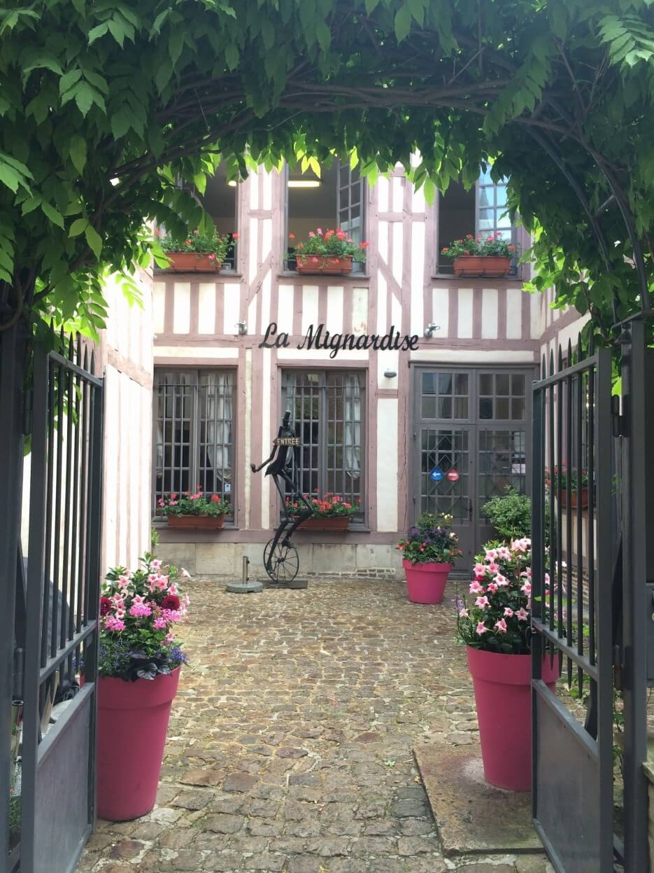 Lovely courtyard for a hotel in Troys France