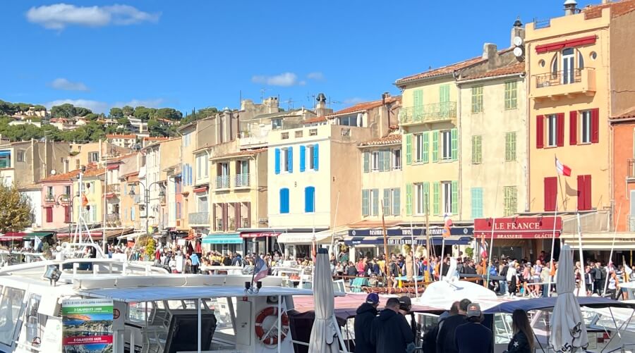 A busy, crowded Cassis