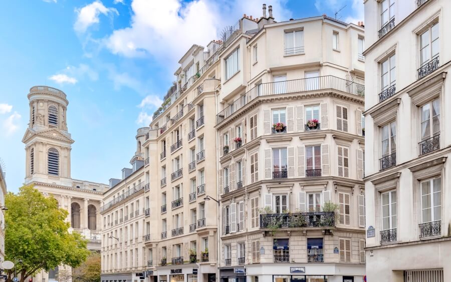 beautiful exterior of building 11 rue Madame Paris close to Eglise Saint-Sulpice