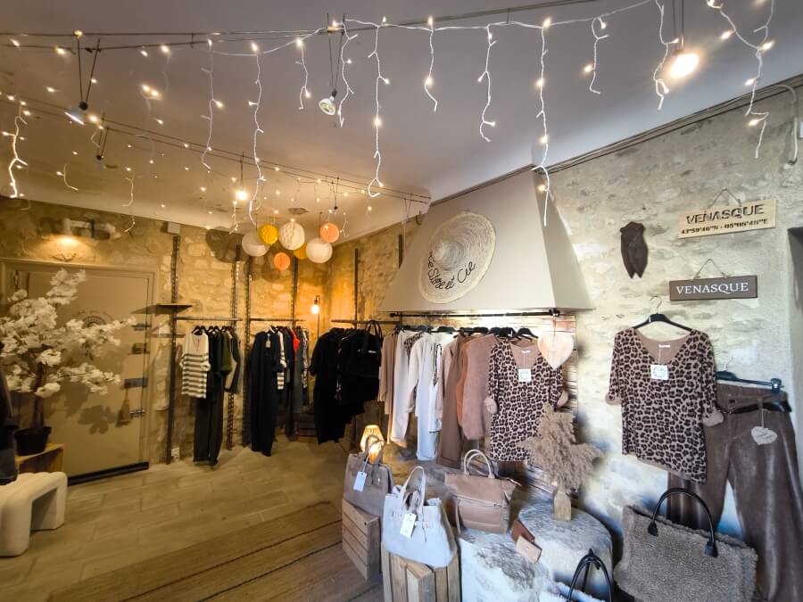 Shop interior -85-grand-rue-venasque