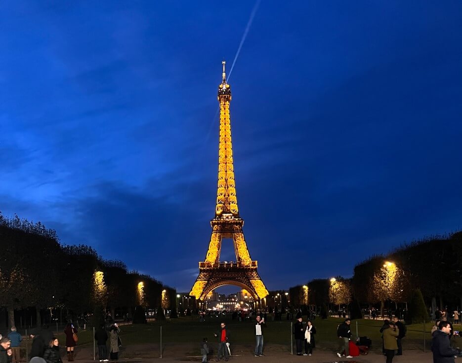 Adrian Leeds' photo of the Eiffel Tower at twilight