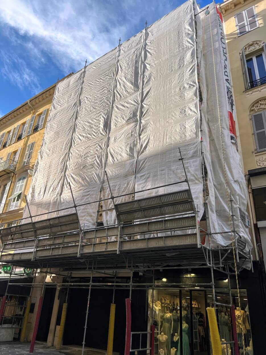 Adrian Leeds' apartment building in Nice covered by scaffolding and white material