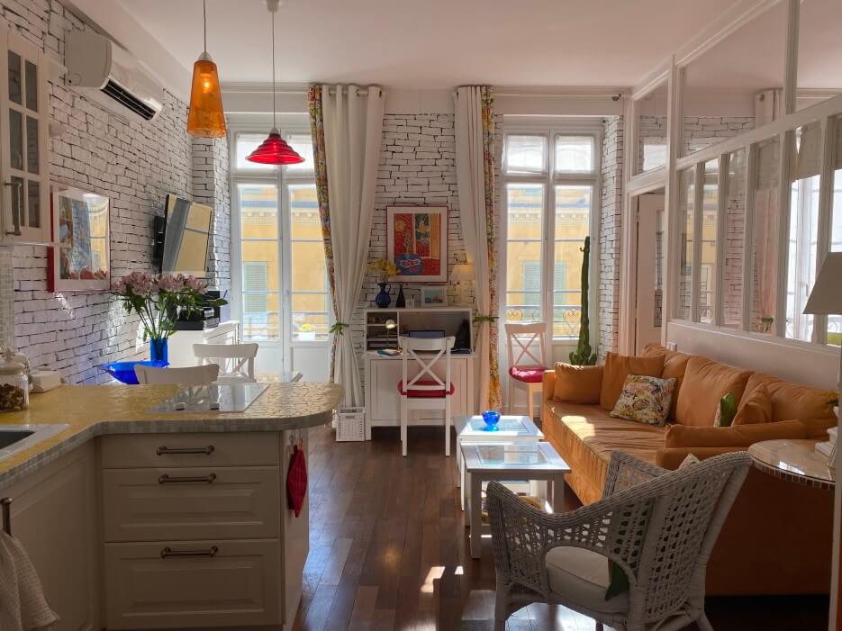 Adrian Leeds' apartment, Le Matisse, in Nice
