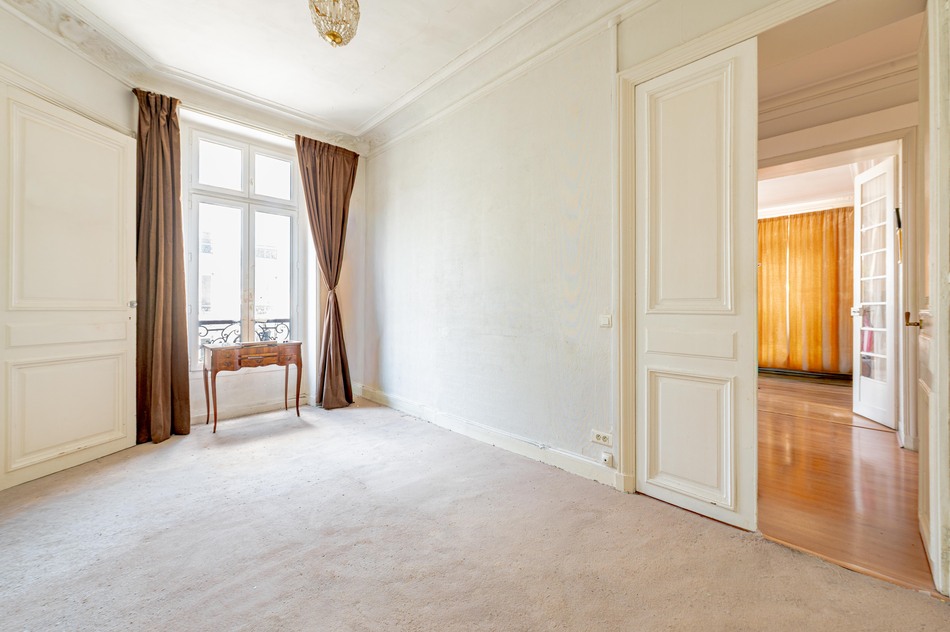 Bedroom with window 11-rue-bailly