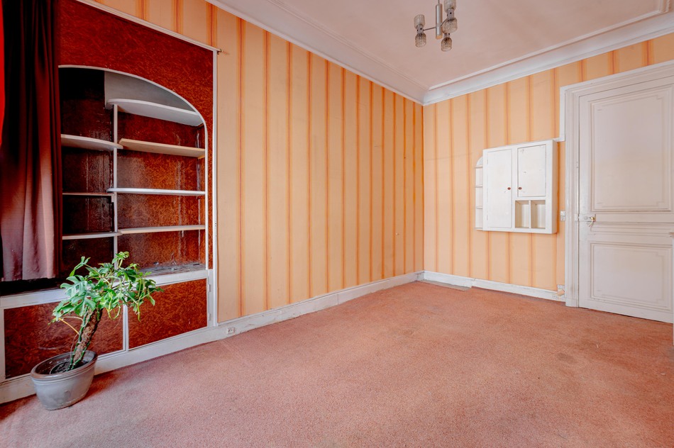 Bedroom with window 11-rue-bailly