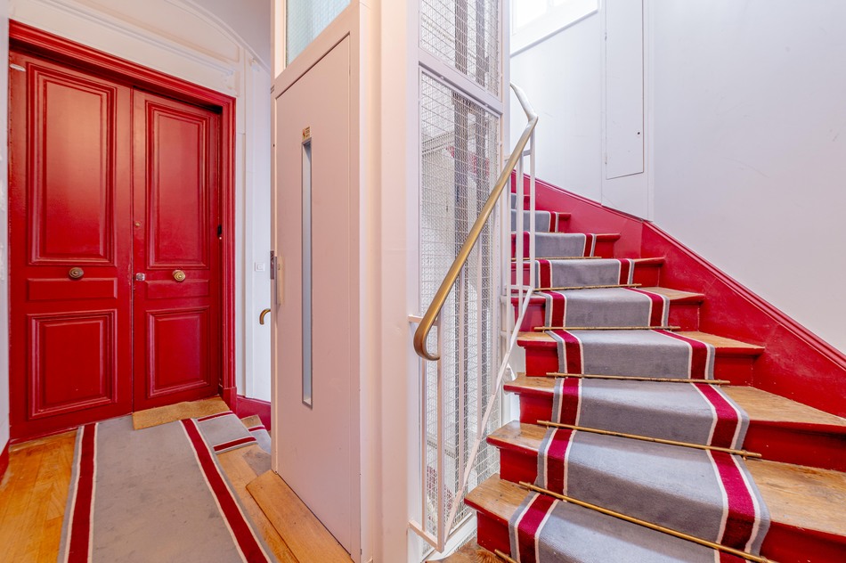 elevator and stairs 11-rue-bailly