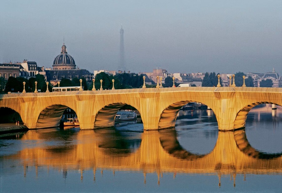 Christo and Jeanne-Claude, The Pont Neuf Wrapped, Paris, 1975-85, Photo: © Wolfgang Volz 1985 Christo and Jeanne-Claude Foundation