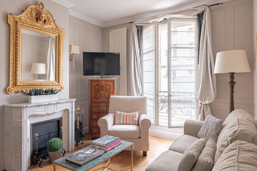 Beautiful salon living and dining room of La Tour-Maubourg/Eiffel Tower 12 rue de la Comète