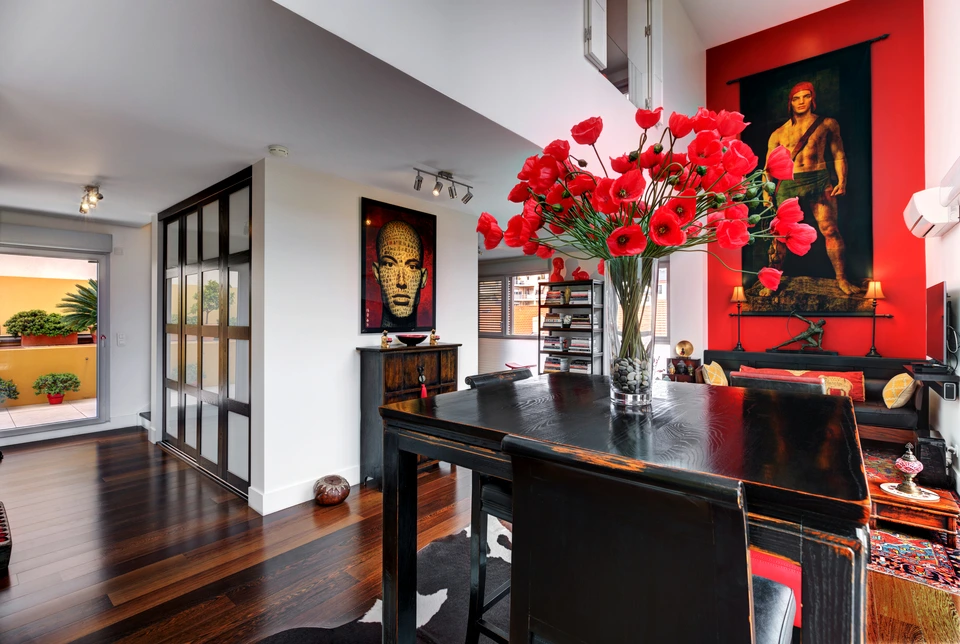 light filled dining area with tall ceilings and windows at 4 ave Cyrille Besset, Nice duplex penthouse