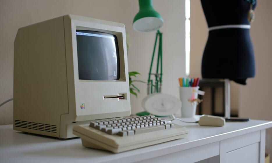 An early Mac computer