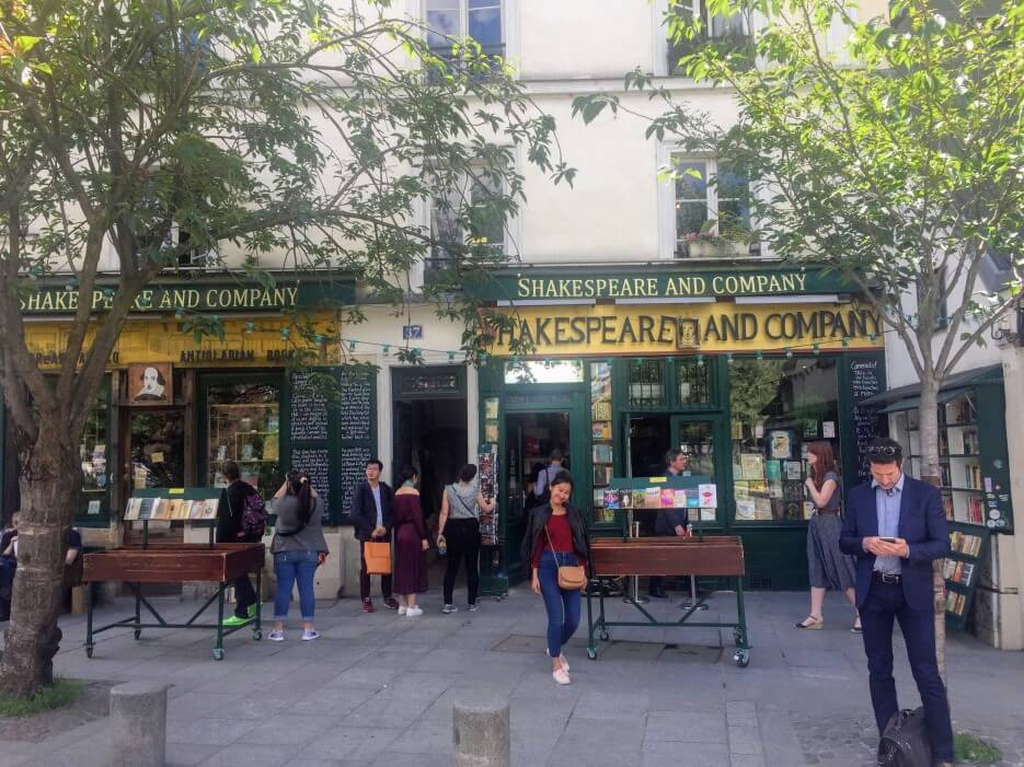 Shakespeare and Company shop in Paris