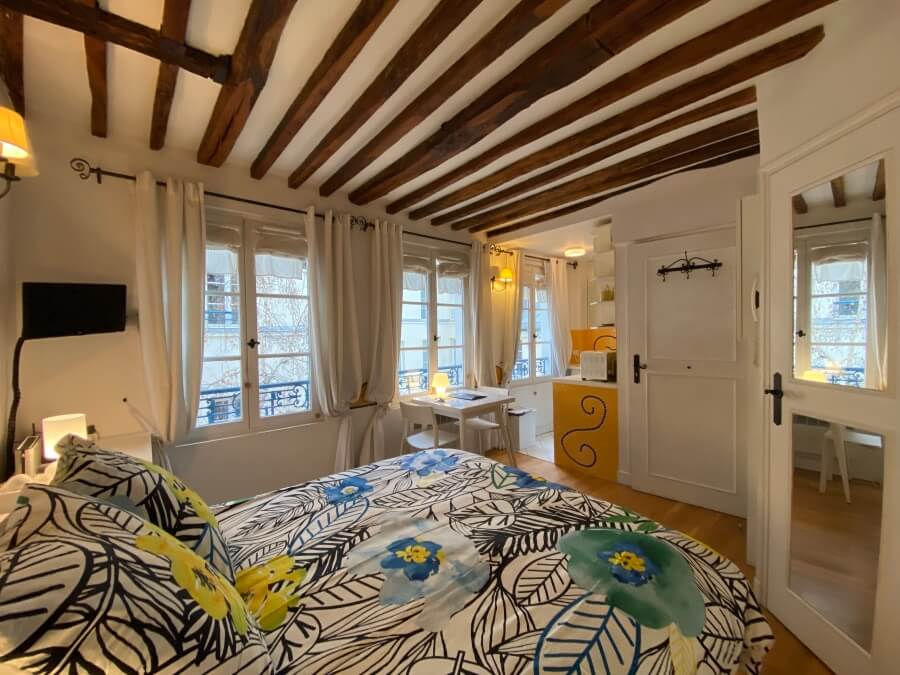 An example of a cozy studio apartment in Paris, France