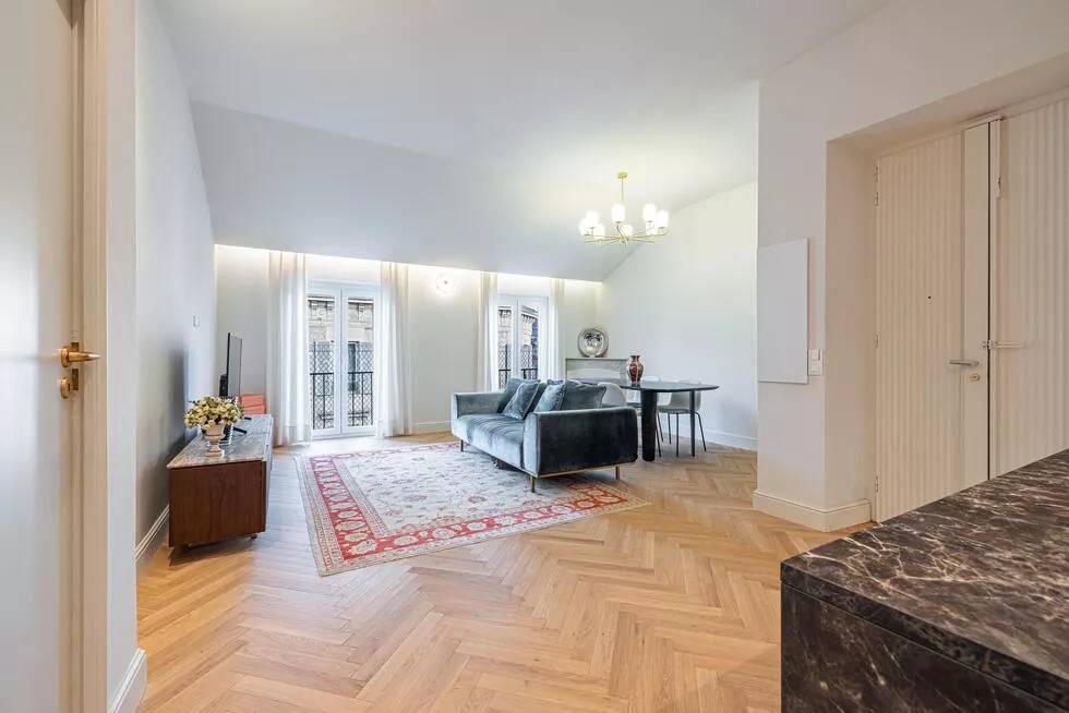 OPen plan with large windows living dining and kitchen 20 avenue du Maréchal Foch Nice