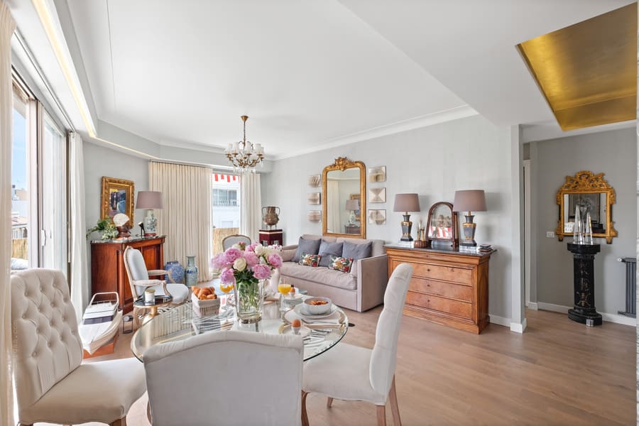 20 Rue Verdi, Nice Quartier des Musiciens - wrap-around terrace and large windows and views from living dining and bedroom
