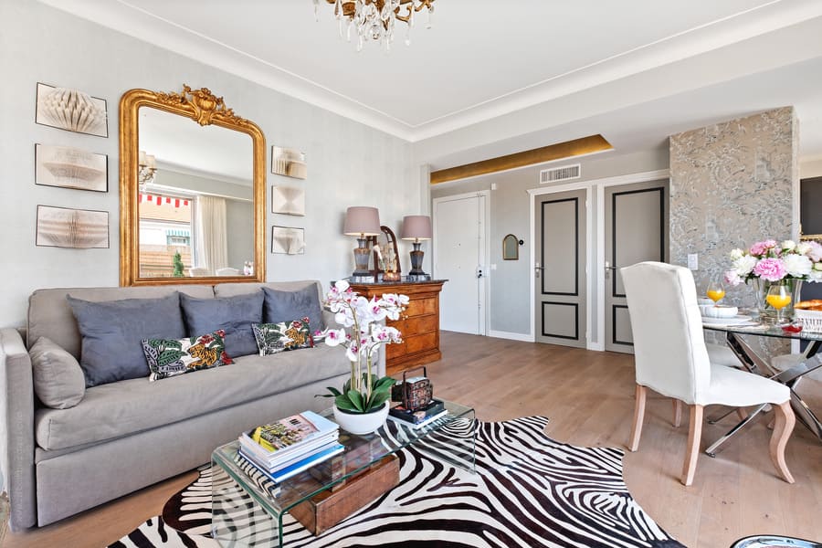 20 Rue Verdi, Nice Quartier des Musiciens - wrap-around terrace and large windows and views from living dining and bedroom