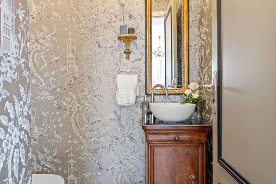 rue Verdi apartment separate toilet room