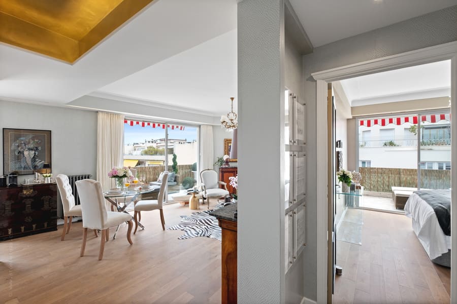 20 Rue Verdi, Nice Quartier des Musiciens - wrap-around terrace and large windows and views from living dining and bedroom