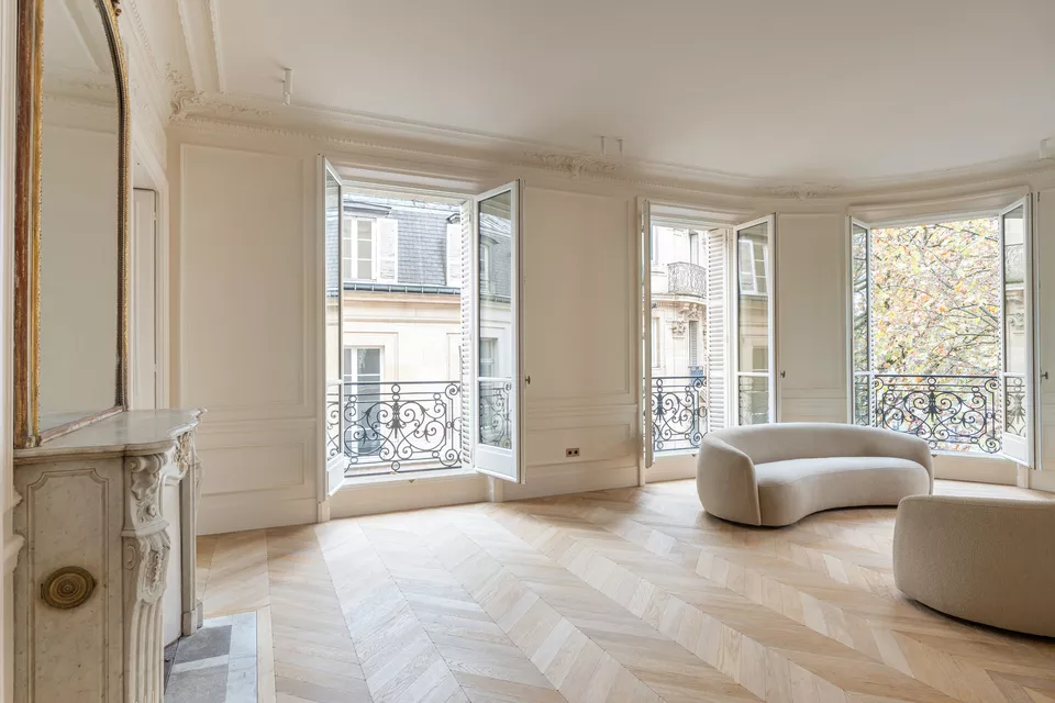 huge living area with plenty of room and light fractional Blvd Saint Germain Paris France