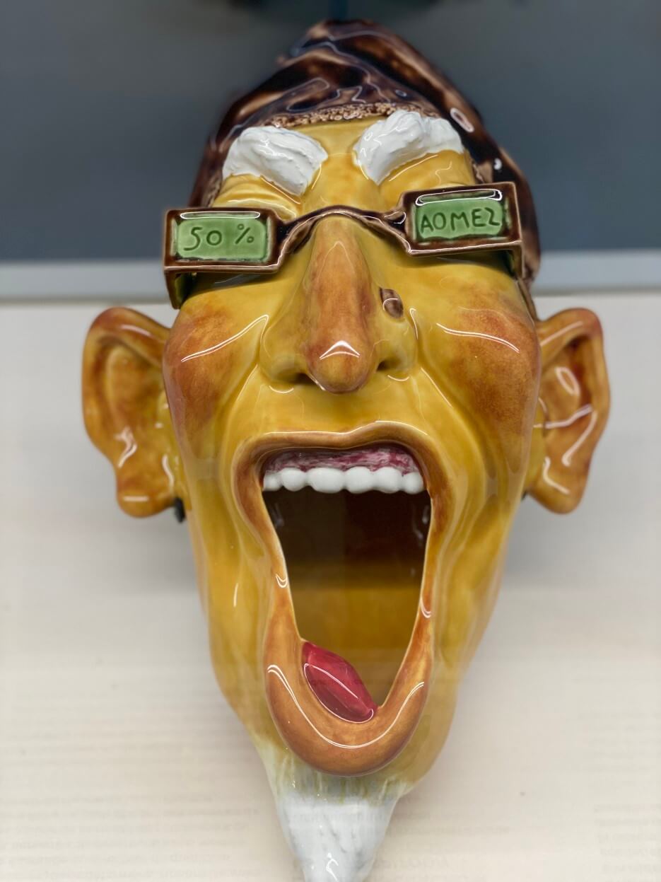 Ceramic head with mouth wide open, shouting