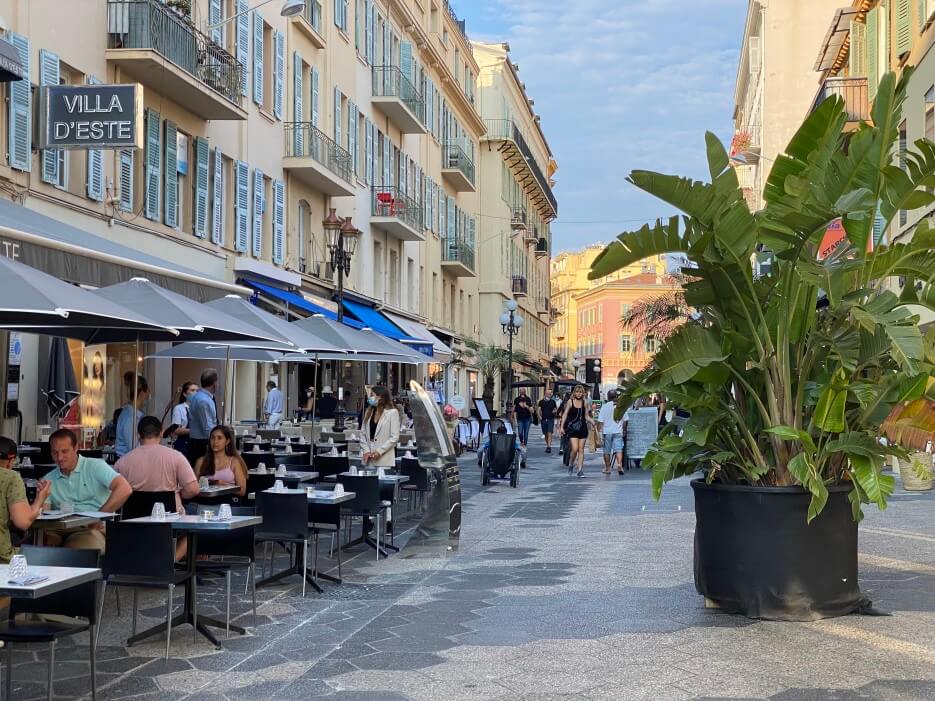 Street view in the Carré d'Or in Nice