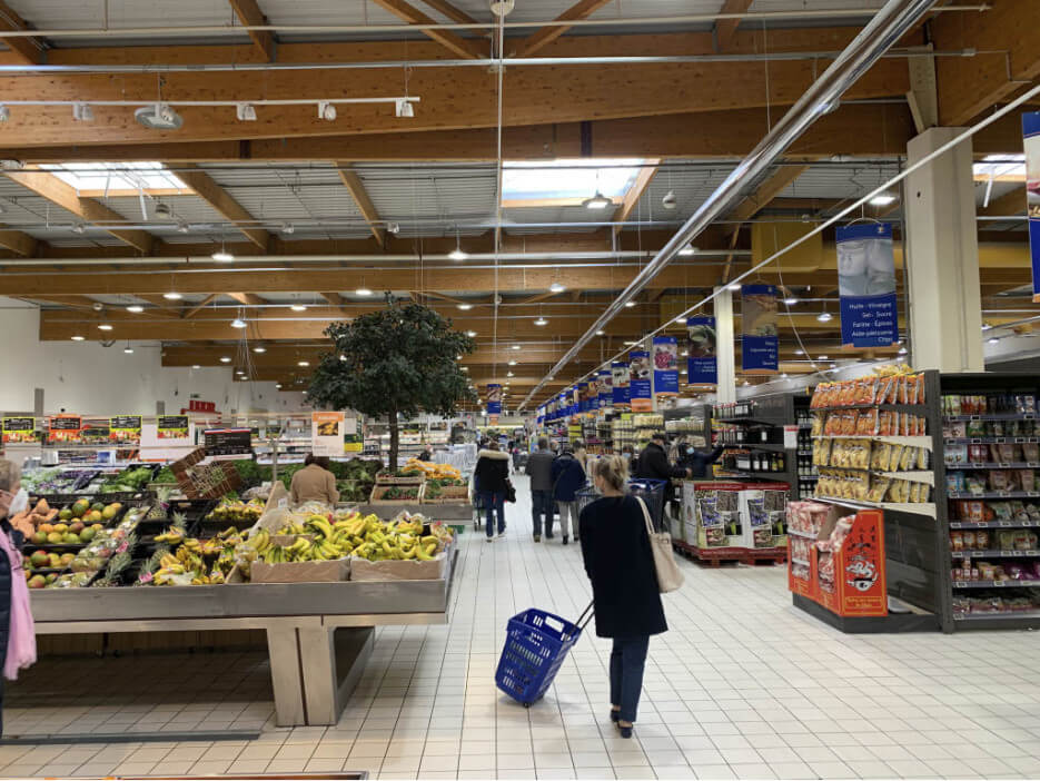 Photo of the huge produce area at the E. Leclerc in Carpentras Fance
