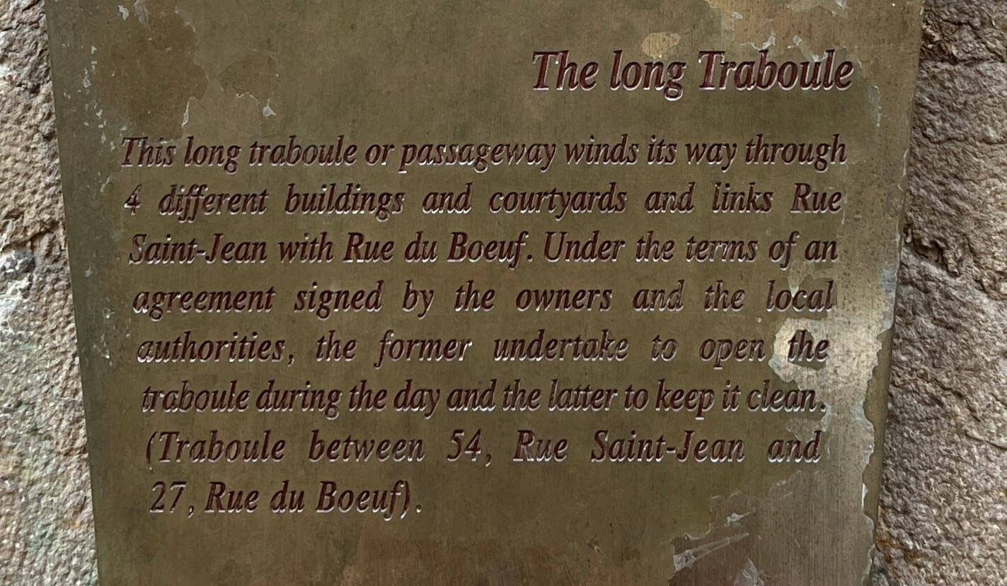 Tablet explaning the Long Traboule