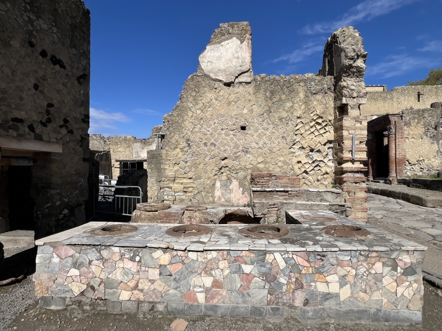 The thermopolium in Pompeii