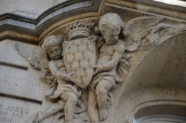 Photo of the Angels on rue de Bretagne and Saintonge