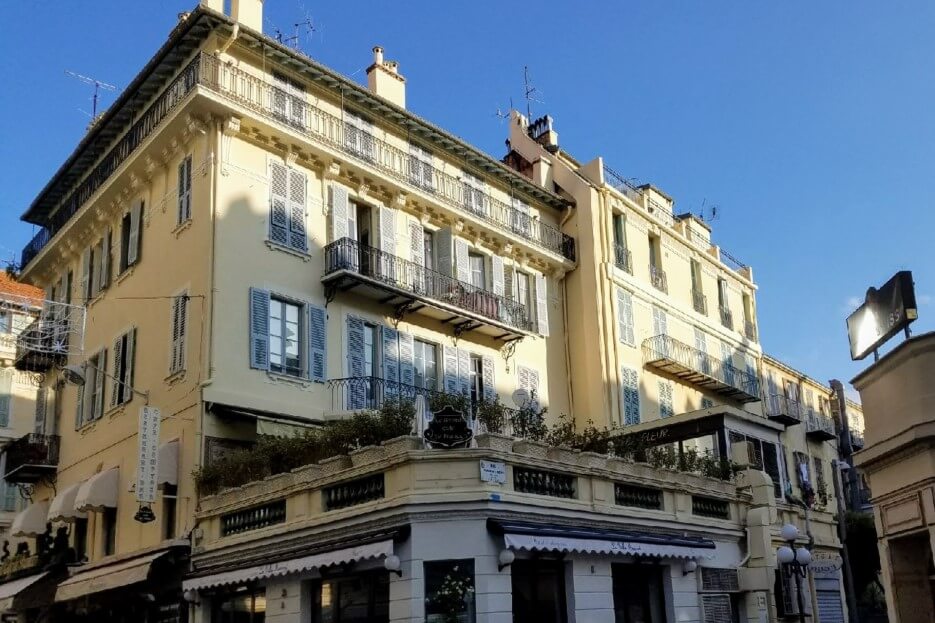 View of the rear of the building for the fractional property on rue de France in Nice