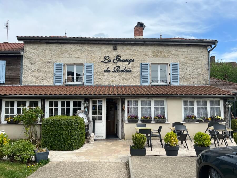 Logis Hôtel la Grange du Relais in Colombey-Les-Deux-Eglises, France