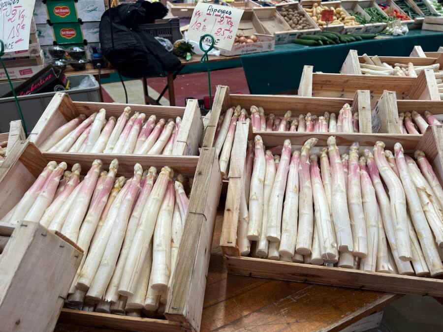 Boxes of white asparagus at the marked in Bar sure Aube