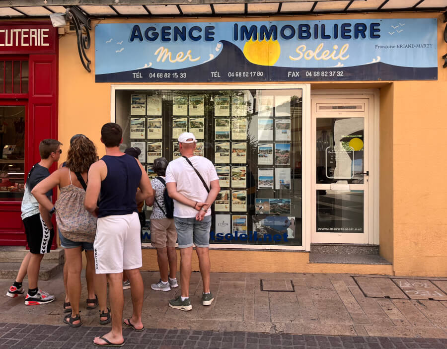 Facade for an Agence Immoblier in the south of France