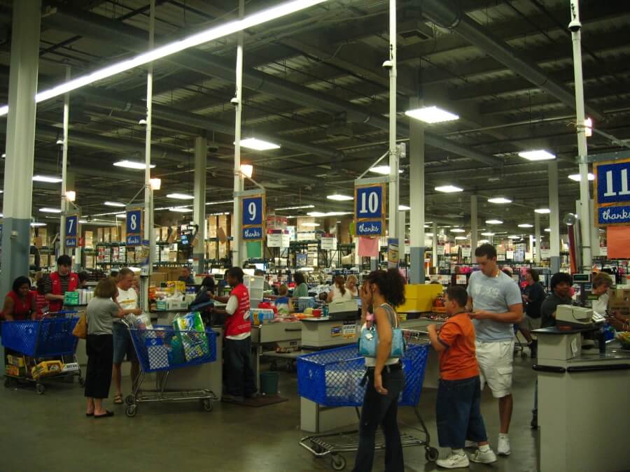 Example of a bigbox store in France