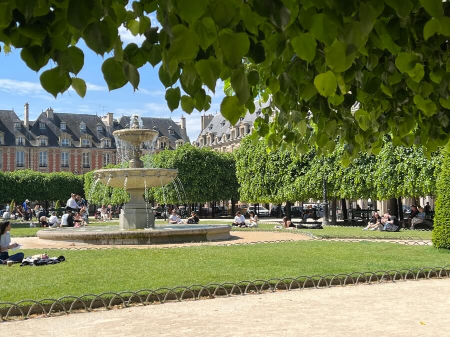 The green and sunny gardens of the Place des Voges