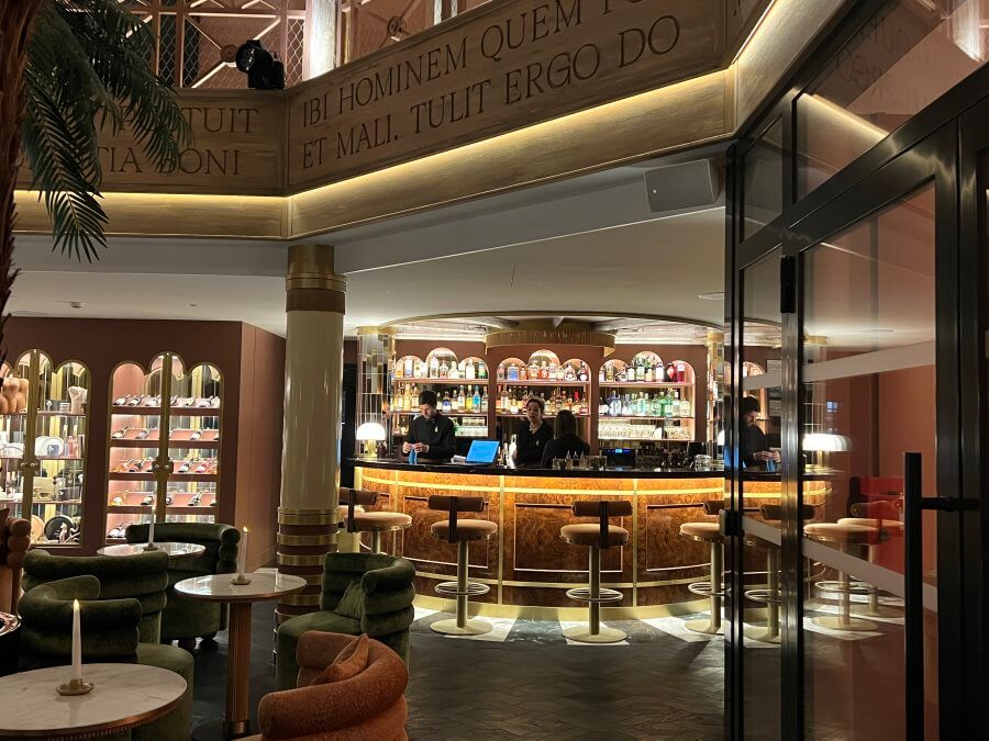 The Boudoir des Muses Hotel bar