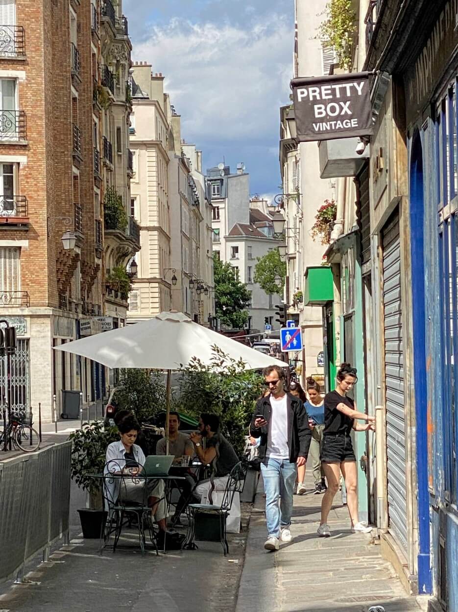 Dining "En Terrasse," rue de Saintonge, June 2020