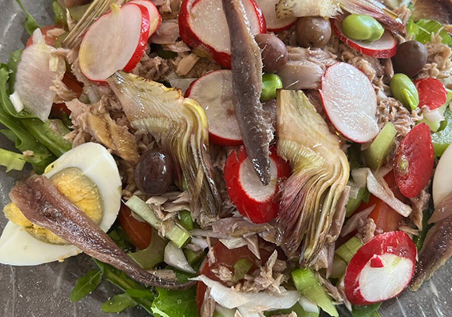 An example of a traditional Salade Nicoise