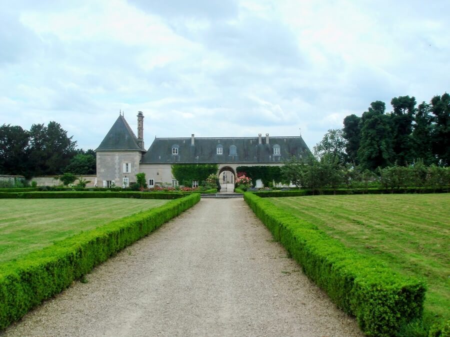 Example of a large home in the countryside of France