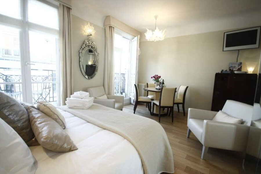A luxuray rental apartment in Paris, France