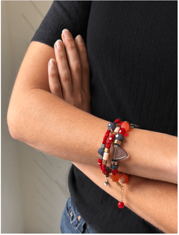 Example of jewelry by Aura de Paris Jewelry