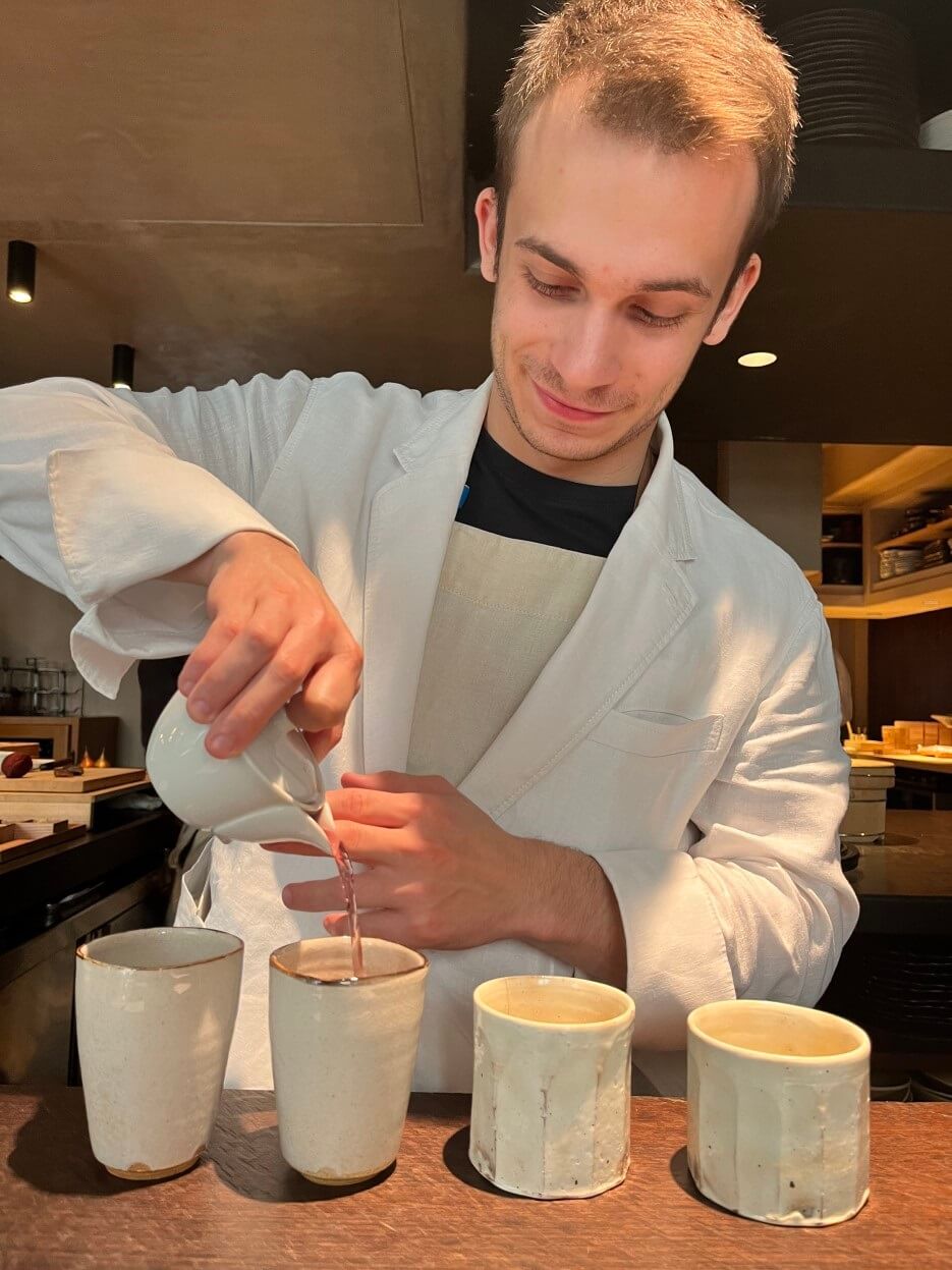 Server pouring a variety of teas at Ogata in Paris