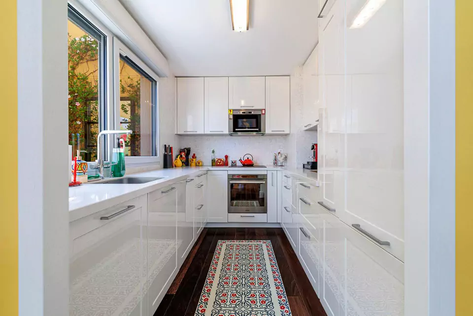 Modern, large kitchen with windows 4 ave Cyrille Besset, Nice duplex penthouse