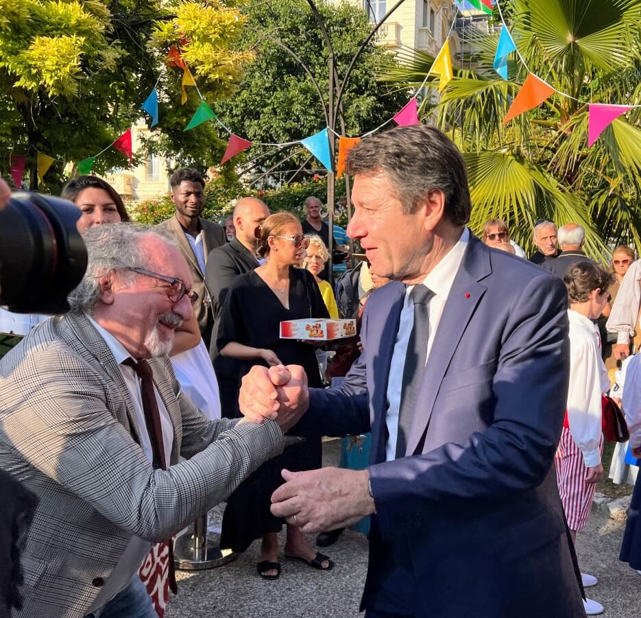 Mayor of Nice, Estrosi, shaking hands with the crowd at the fete for rue de la Buffa