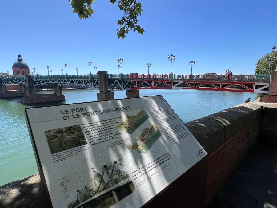Pont Saint-Pierre in Toulouse, France