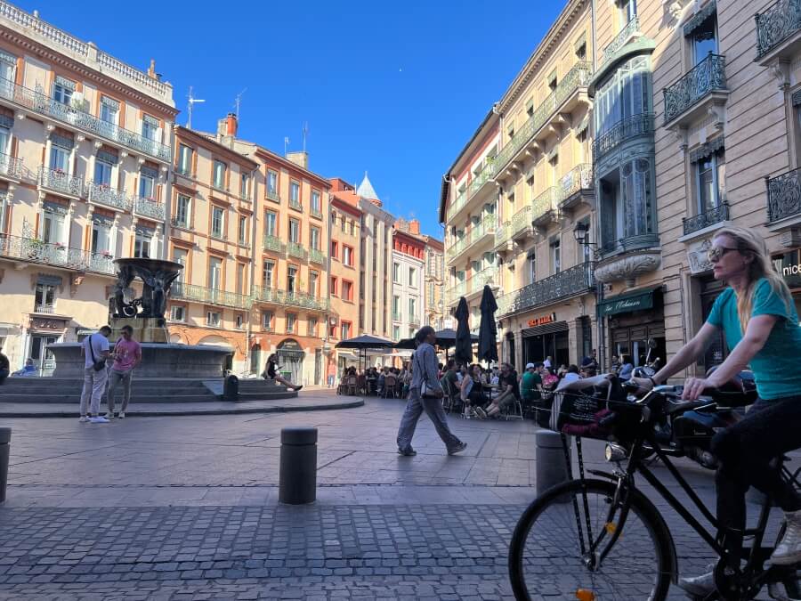 Encountering bicyclists in Toulouse, France
